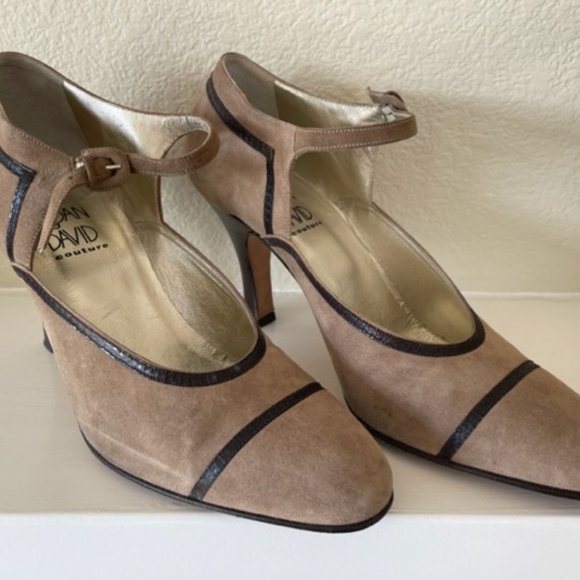Vintage Joan and David Couture Beige & Brown Suede Pumps in Good Condition 7M - Picture 3 of 15